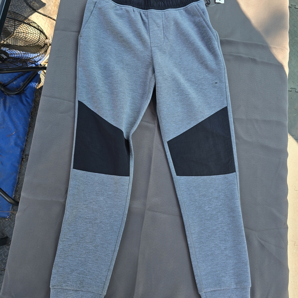 Aeropostale Aero Gray and Black Joggers XS